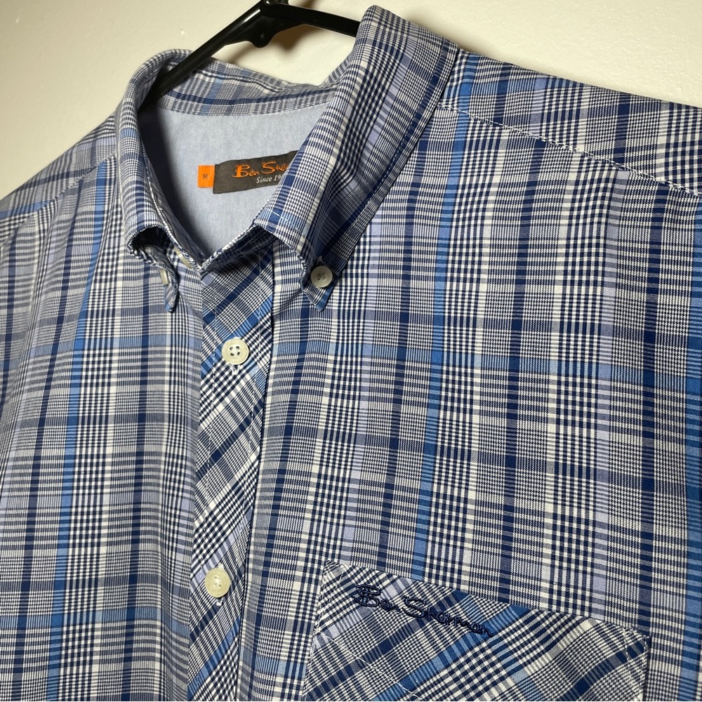 Ben Sherman short sleeve shirt. plaid. Button Down Collar. Size Medium. Mod